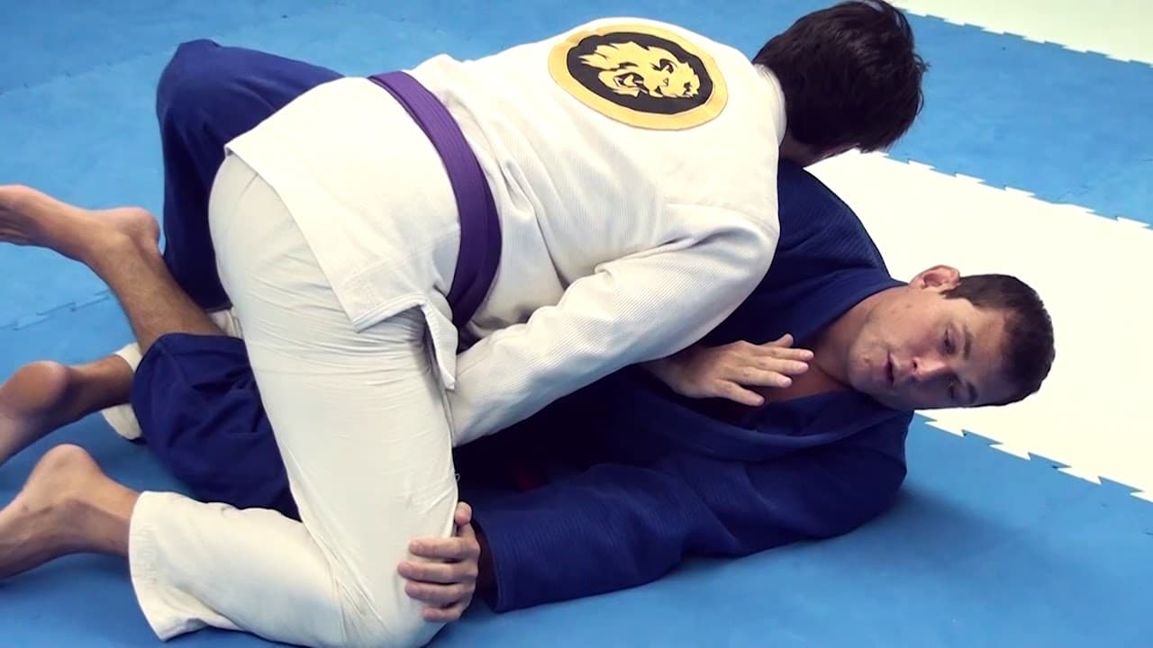 Roger Gracie Ensina os Segredos para Pegar as Costas da Meia Guarda
