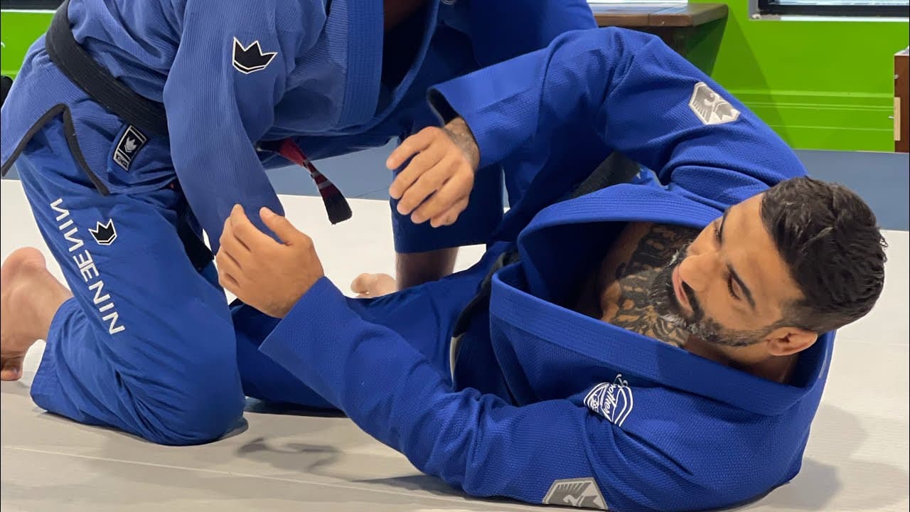 O Legado de Leandro Lo: Dominando a Raspagem da Meia-Guarda X